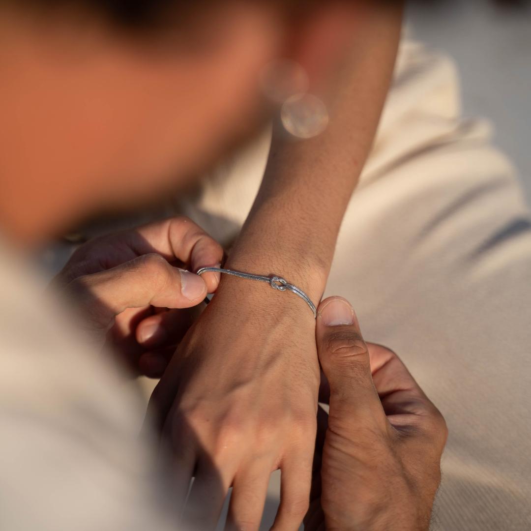 Le Bracelet Amour Lié