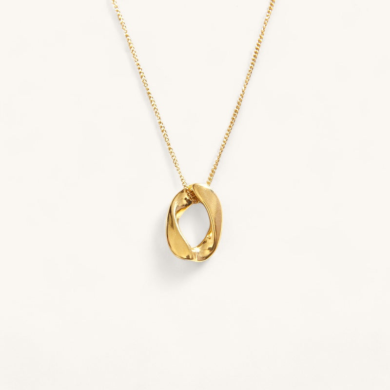 Le Collier Médaillon Ovale